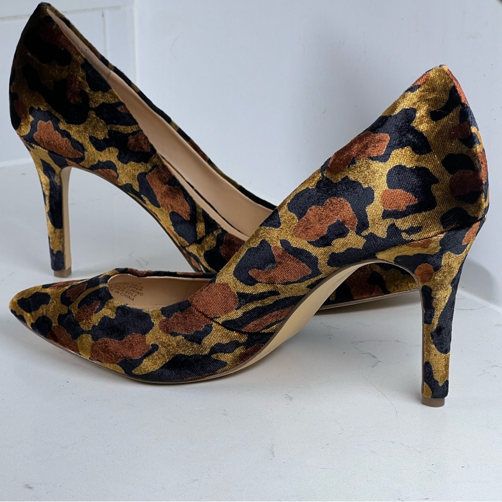 Jessica Simpson Cheetah Velvet Pumps